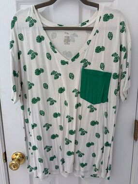 Kyte BABY White V-Neck Tee in Monstera Print and Green Pocket